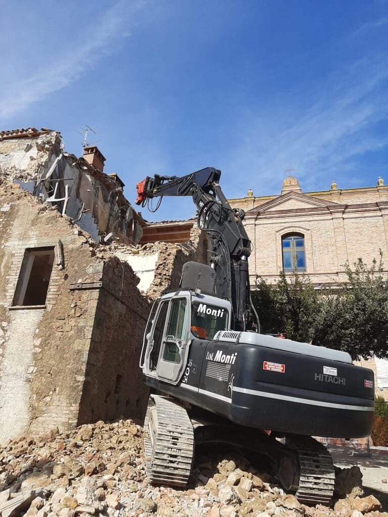 Demolizione eseguita da D.M. Monti a Montecastrilli (4)