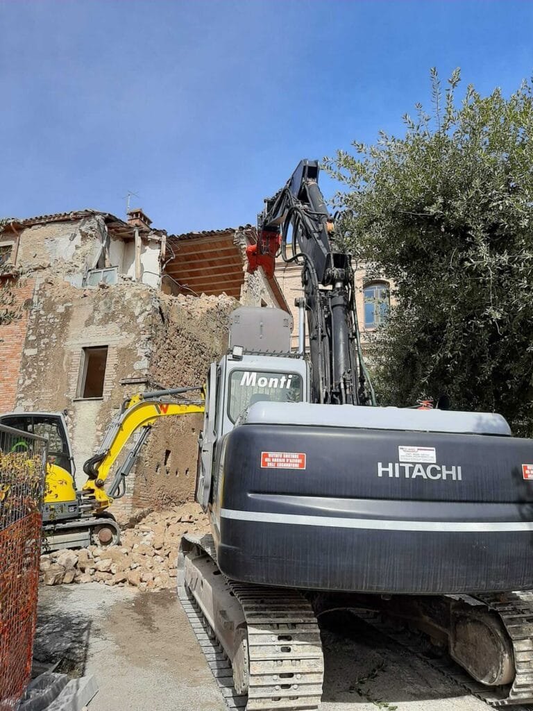 Demolizione eseguita da D.M. Monti a Montecastrilli (1)